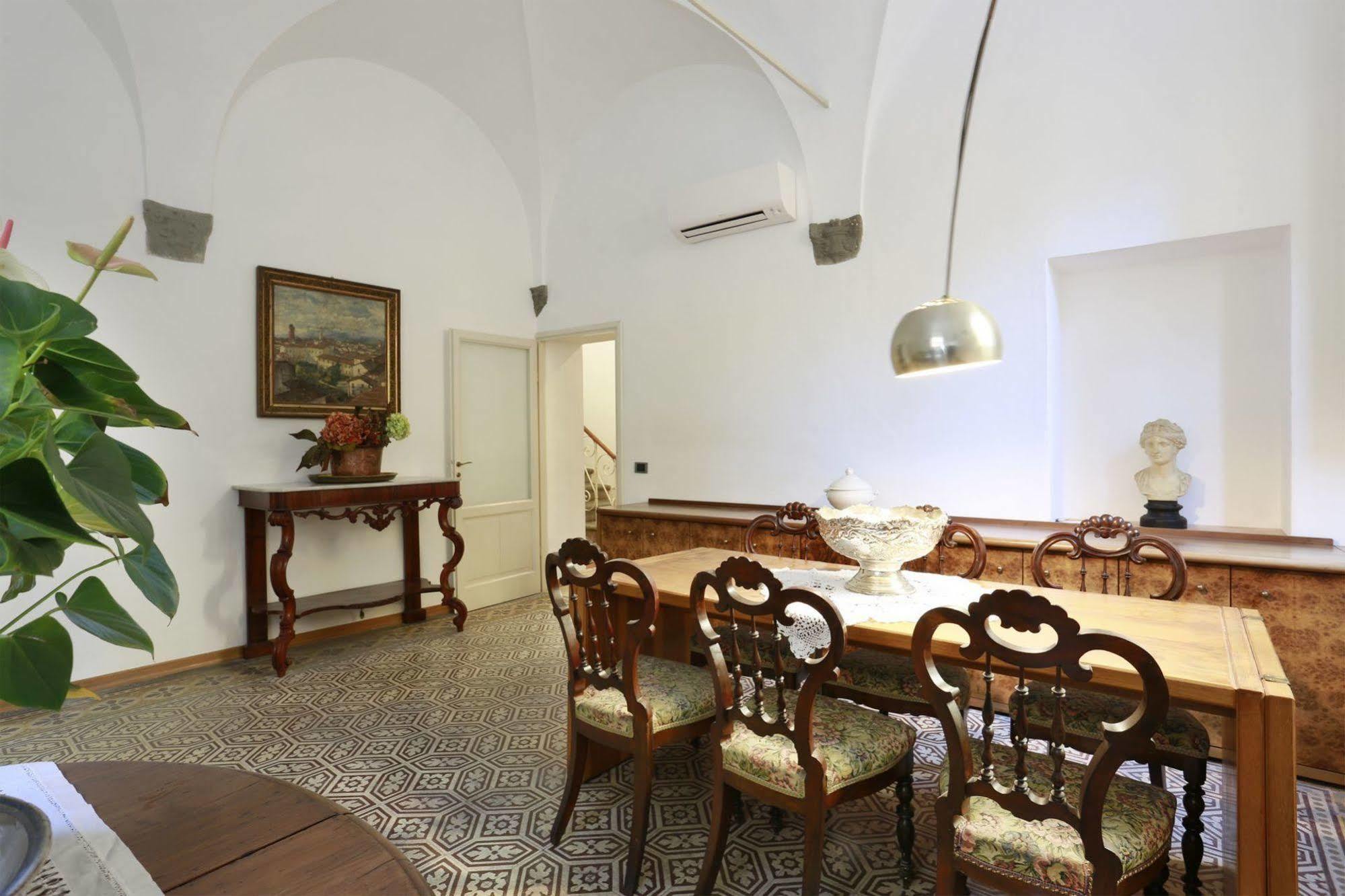 B&B Pergola House ลุคคา ภายนอก รูปภาพ